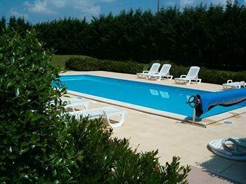 Les Dineux Village Tremeur Экстерьер фото